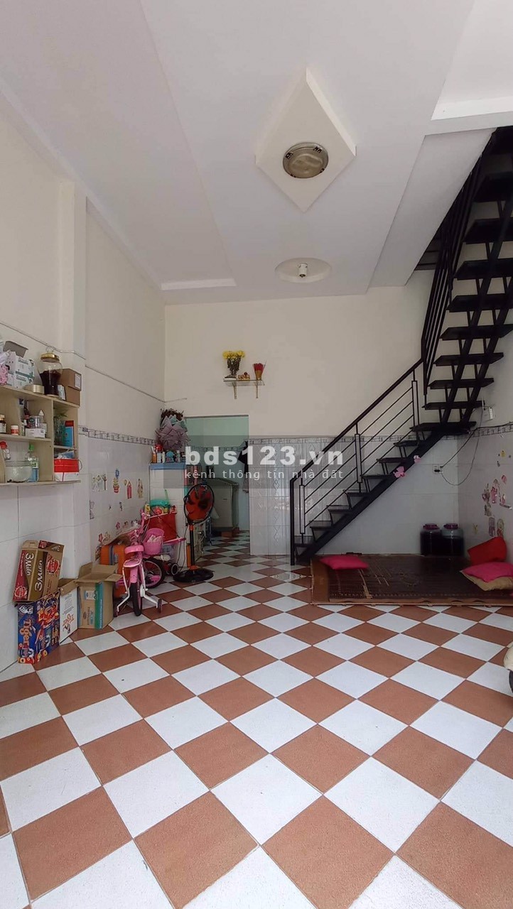 Nhà giá rẻ Tân Phú Hẻm 6M diện tích sử dụng 40M2 giá chỉ 3.1 tỷ