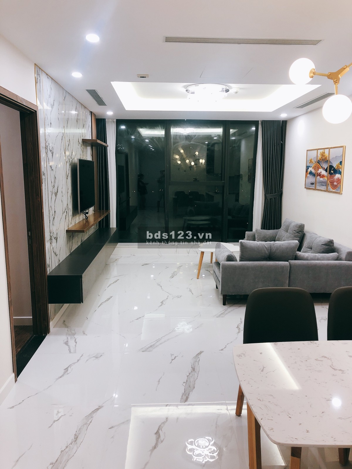 Bán căn hộ chung cư Sunshine City – Ciputra. DT: 88m, Full đồ, có sổ. Giá: 3.3 tỷ.