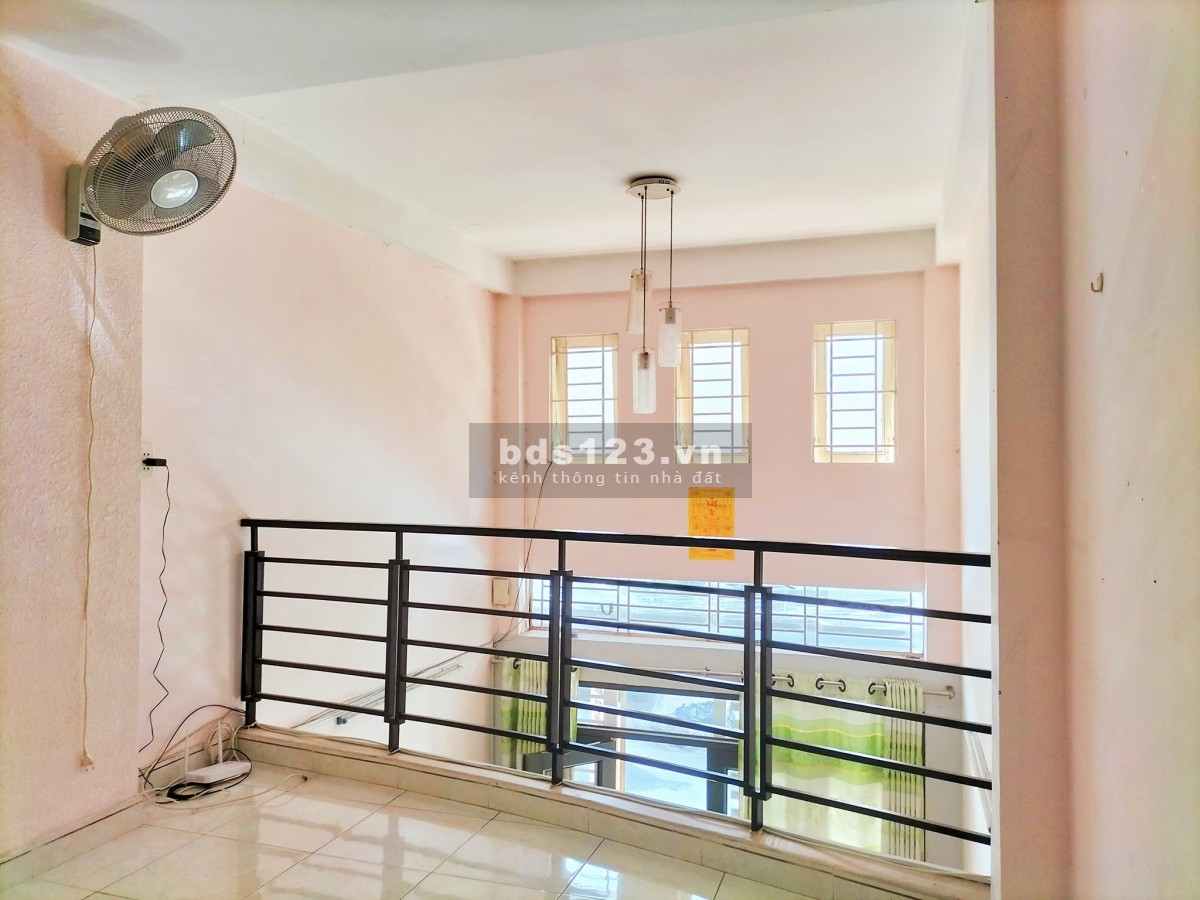 Bán nhà đường Điện Biên Phủ sát Landmark 81, dt 33m2, 4 tầng, chỉ 4,5 tỷ cam kết không đăng nhà ảo