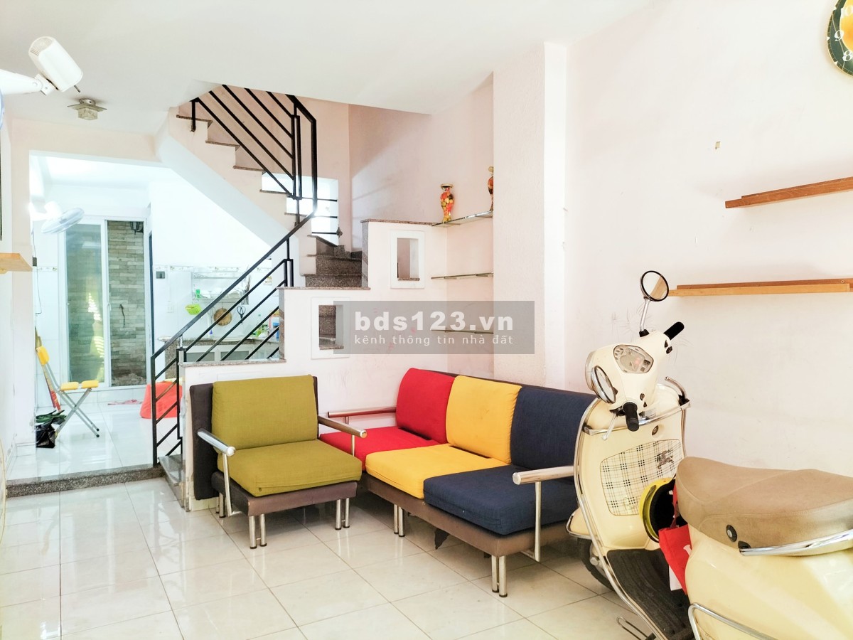 Bán nhà đường Điện Biên Phủ sát Landmark 81, dt 33m2, 4 tầng, chỉ 4,5 tỷ cam kết không đăng nhà ảo