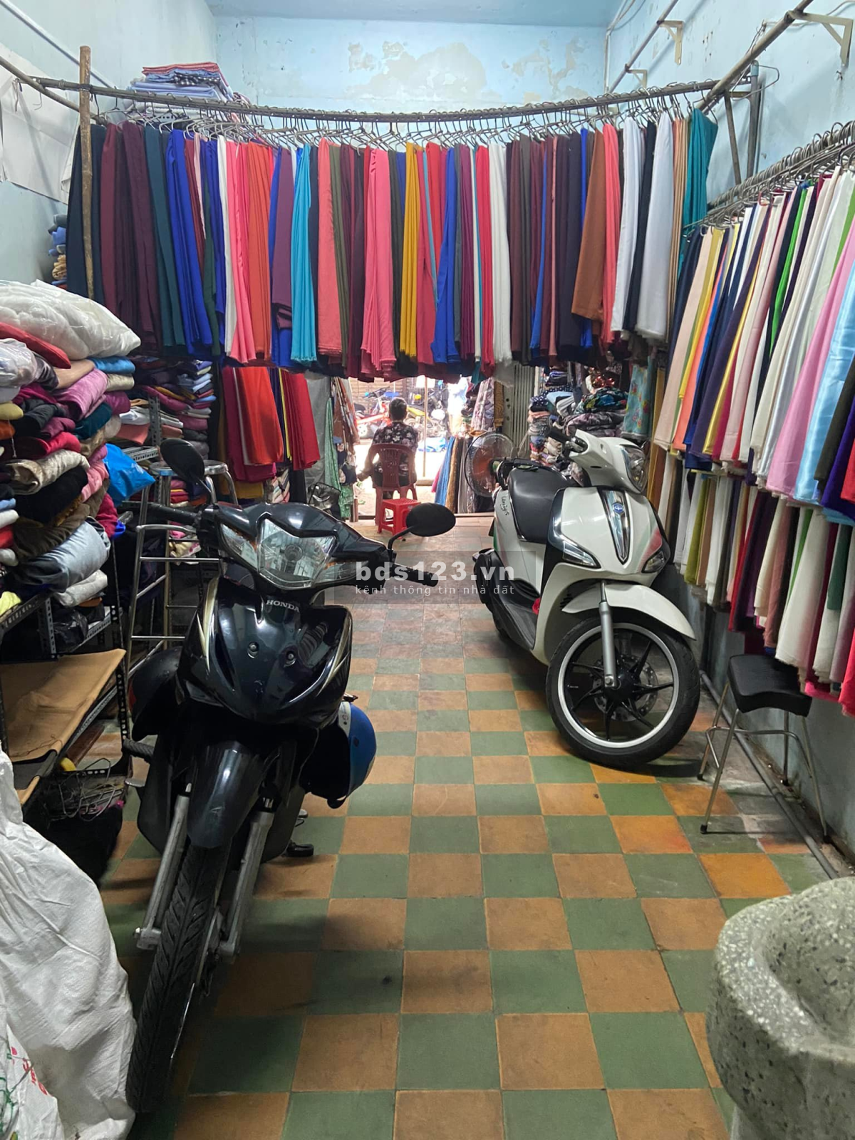 Cho thuê mặt bằng,ngay chợ Nguyễn Văn Trỗi P13, Quận 3 lh 0984382485