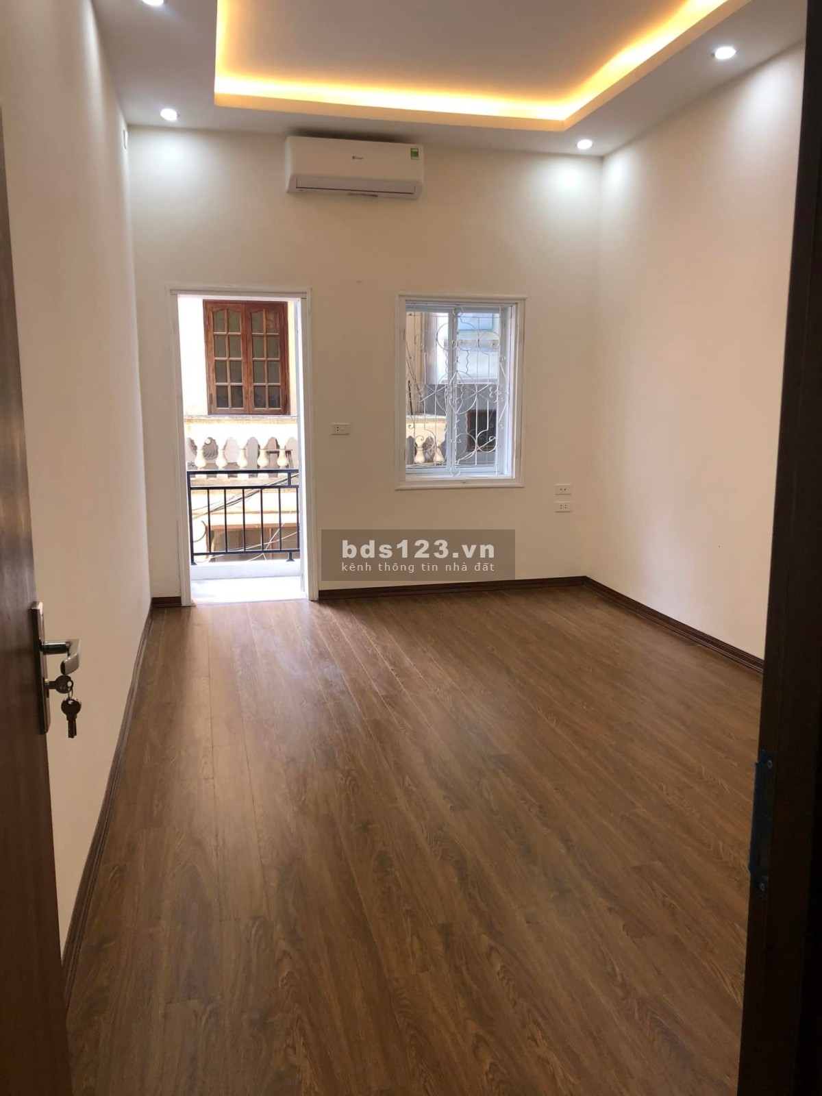 Bán nhà Kim Mã, Ba Đình – Phân lô ô tô vào nhà, 4 phòng ngủ ở ngay – 41m2 giá 6 tỷ