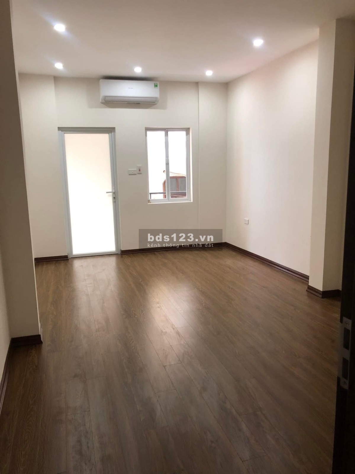 Bán nhà Kim Mã, Ba Đình – Phân lô ô tô vào nhà, 4 phòng ngủ ở ngay – 41m2 giá 6 tỷ