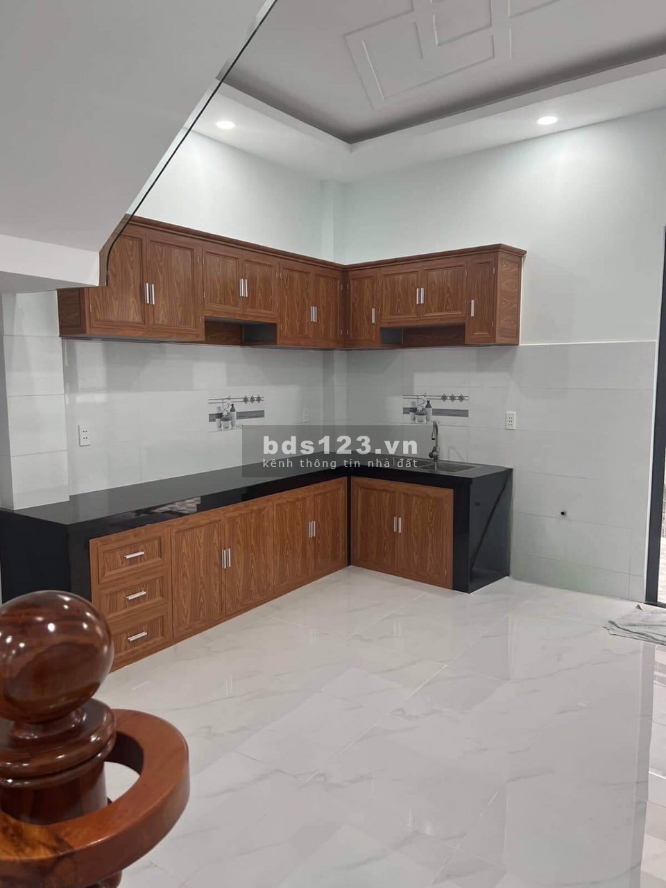 Nhà giá rẻ Tân Phú diện tích sử dụng 40m2 2 tầng hẻm 3 gác sát mặt tiền.