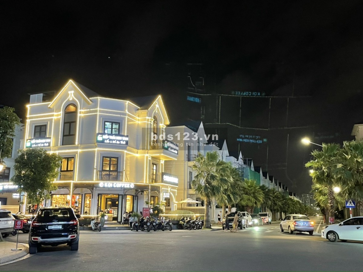 Bán căn shophouse vị trí đông vui nhất dự án Vinhomes Ocean Park 1 - Gia Lâm, cam kết cho thuê ngay