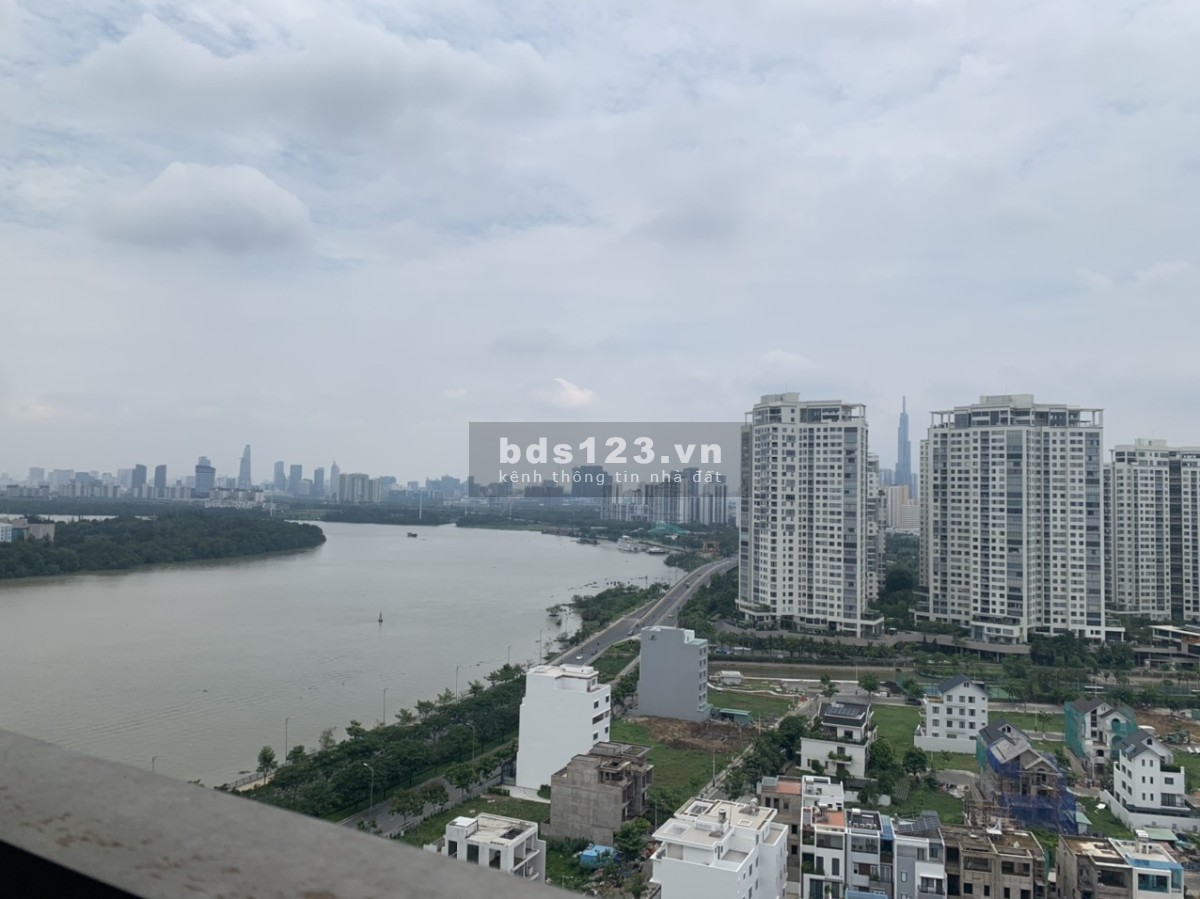 Nhà không có gì ngoài góc nhìn View Siêu Đỉnh tại One Verandah. Nhà đang trống.LH Tâm: 0902.0506.43