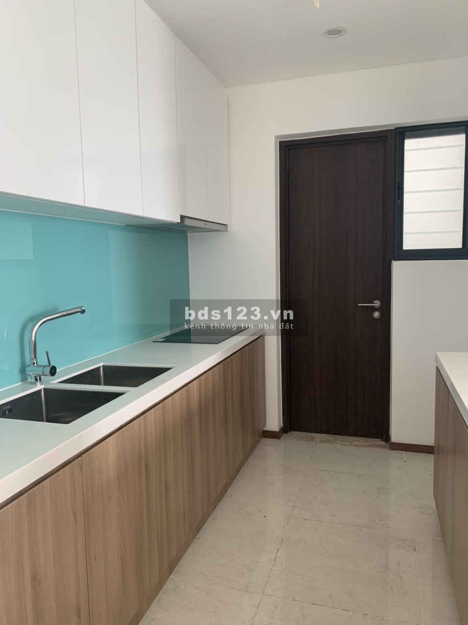 Nhà không có gì ngoài góc nhìn View Siêu Đỉnh tại One Verandah. Nhà đang trống.LH Tâm: 0902.0506.43