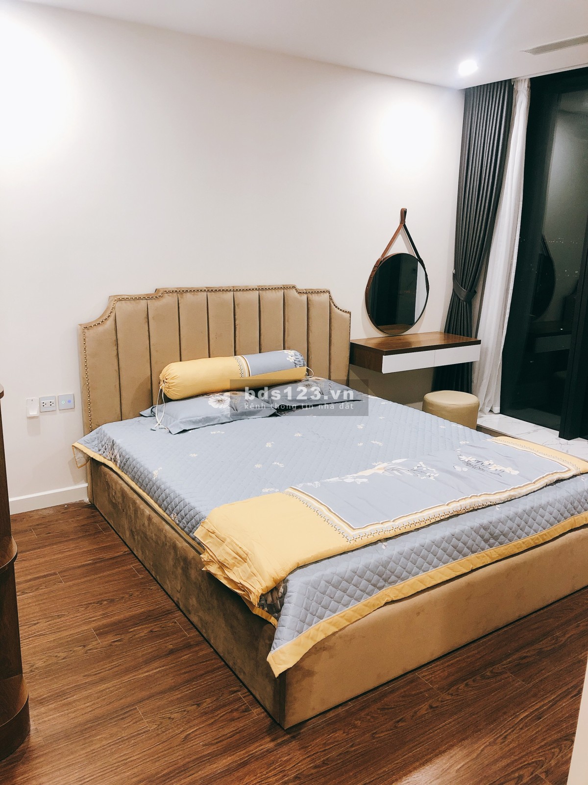 Bán căn hộ chung cư Sunshine City – Ciputra. DT: 88m, Full đồ, có sổ. Giá: 3.3 tỷ.