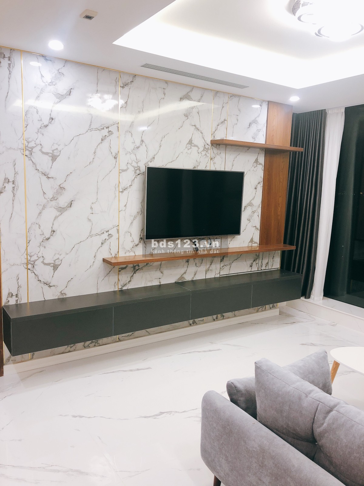 Bán căn hộ chung cư Sunshine City – Ciputra. DT: 88m, Full đồ, có sổ. Giá: 3.3 tỷ.