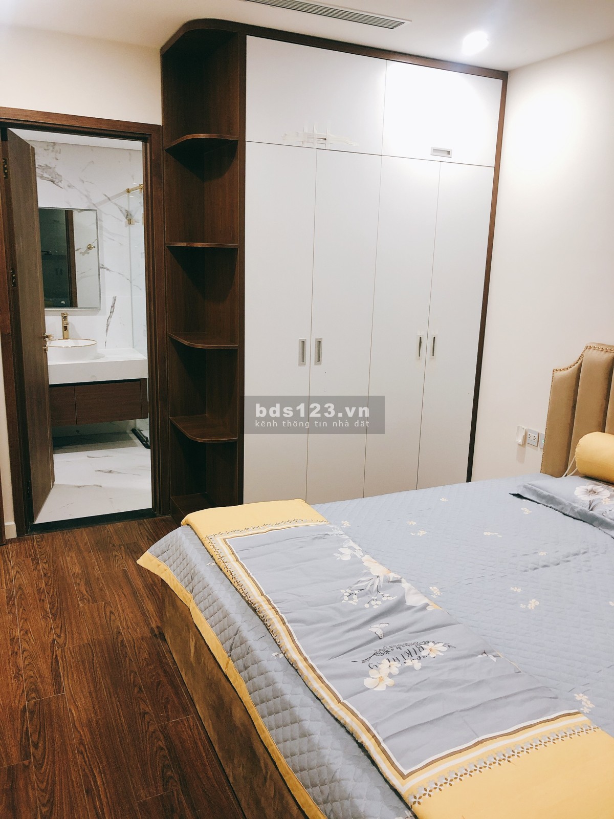 Bán căn hộ chung cư Sunshine City – Ciputra. DT: 88m, Full đồ, có sổ. Giá: 3.3 tỷ.