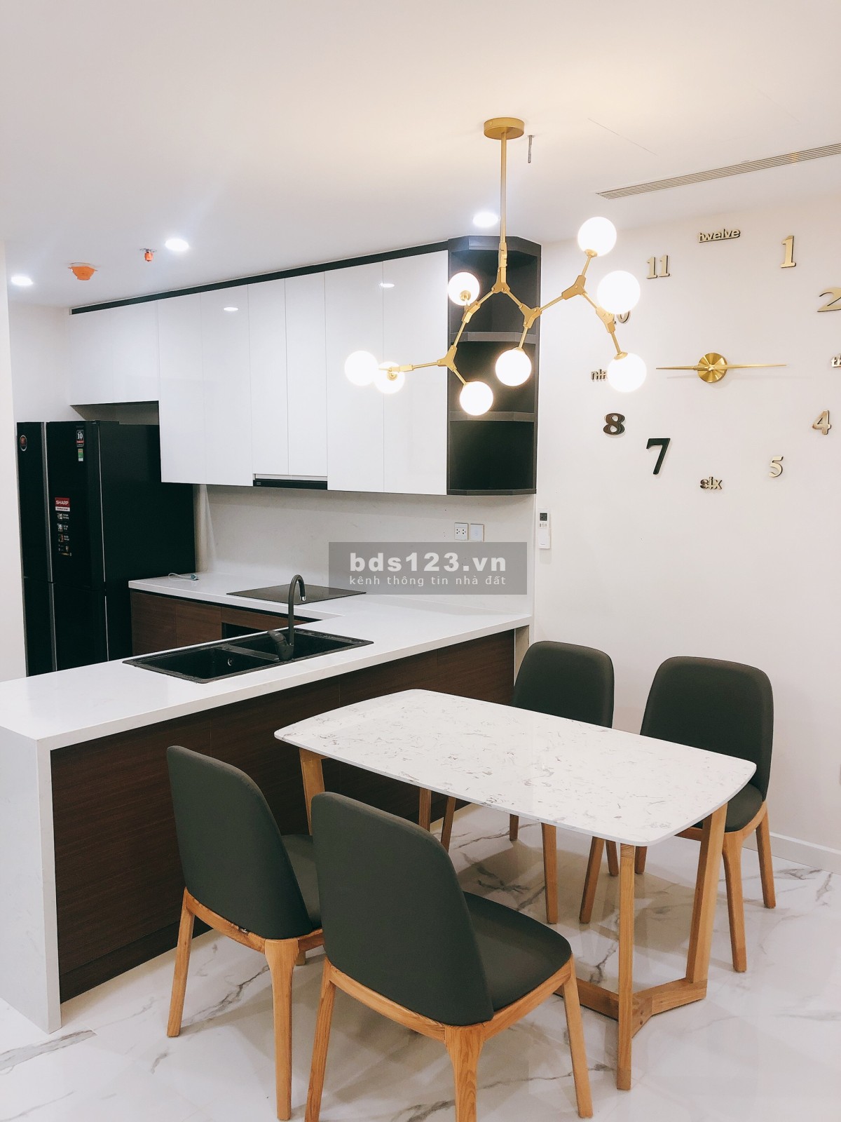 Bán căn hộ chung cư Sunshine City – Ciputra. DT: 88m, Full đồ, có sổ. Giá: 3.3 tỷ.