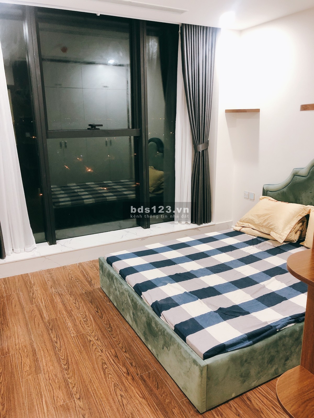 Bán căn hộ chung cư Sunshine City – Ciputra. DT: 88m, Full đồ, có sổ. Giá: 3.3 tỷ.