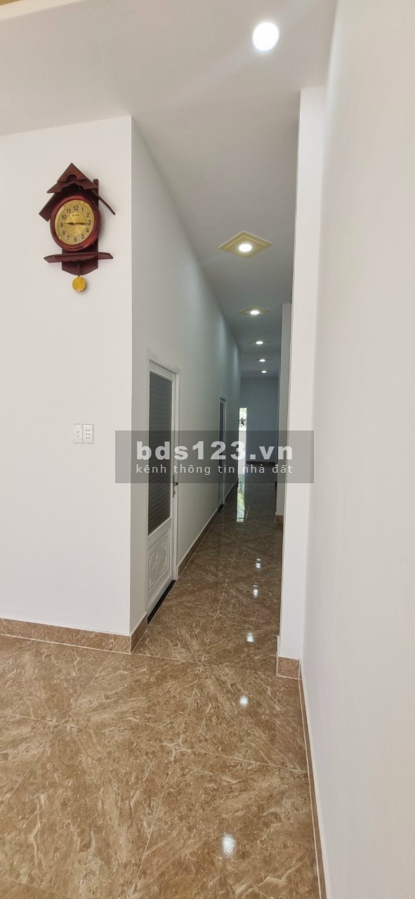 Nhà mới 100% mặt tiền đường nhựa cách trung tâm thị trấn chợ gạo 3km