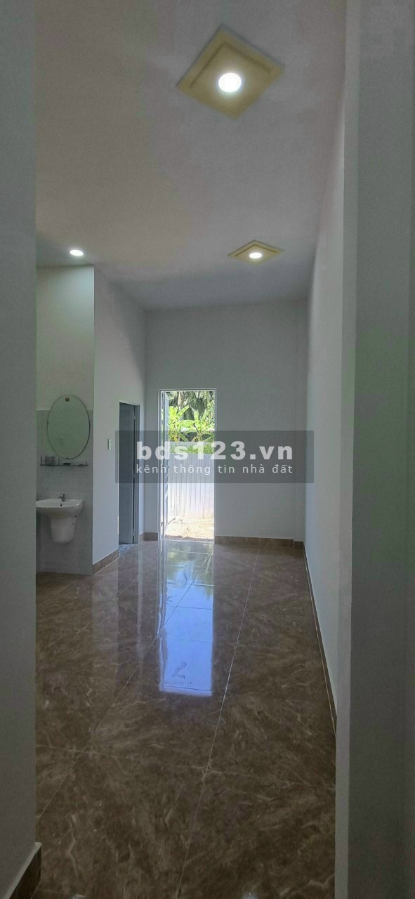 Nhà mới 100% mặt tiền đường nhựa cách trung tâm thị trấn chợ gạo 3km