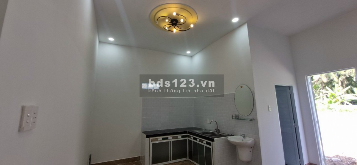 Nhà mới 100% mặt tiền đường nhựa cách trung tâm thị trấn chợ gạo 3km