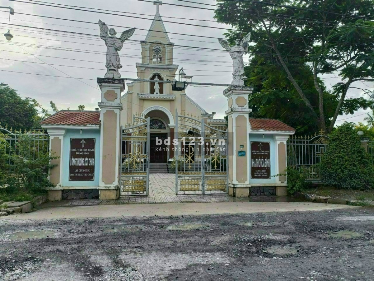 Nhà mới 100% mặt tiền đường nhựa cách trung tâm thị trấn chợ gạo 3km
