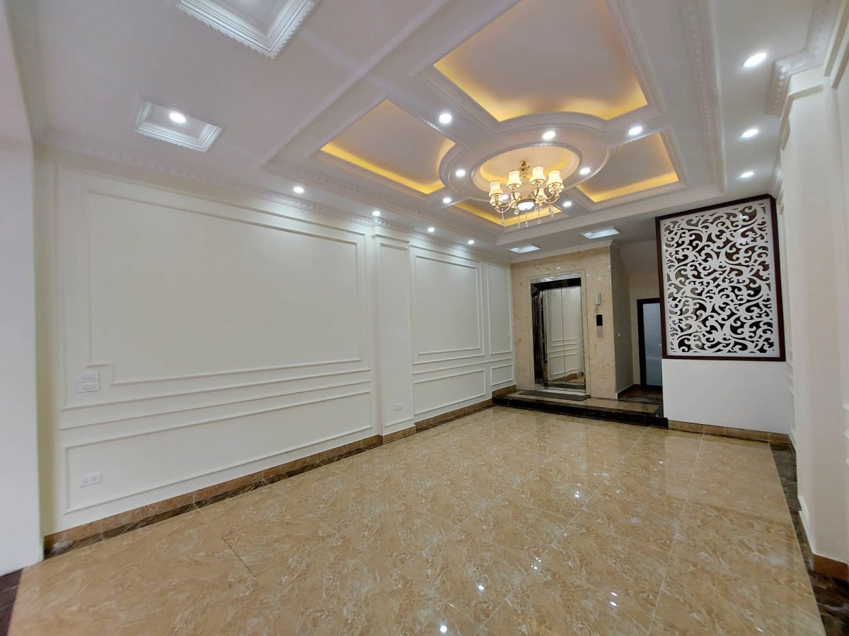 Siêu phẩm mặt phố Đông Quan, Quan Hoa Cầu Giấy, gara ô tô thang máy xịn, full nội thất