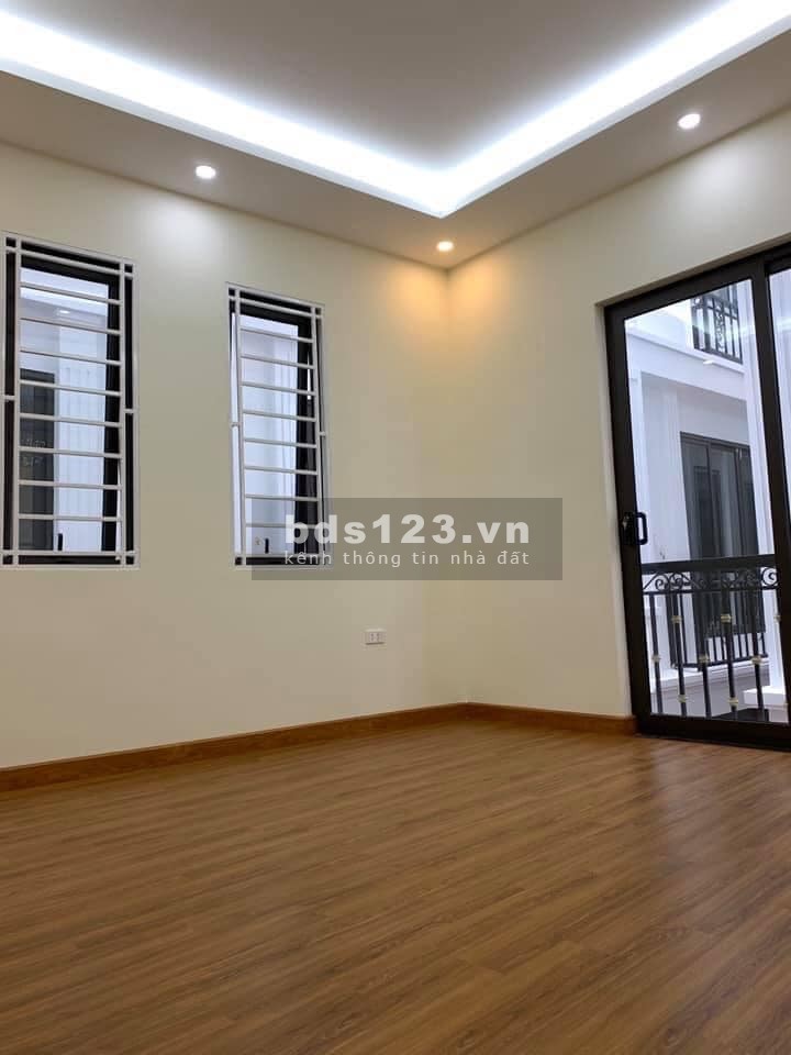 Bán nhà 5 tầng Nguyễn Khang, Cầu Giấy nhà mới đẹp lung linh Ô tô đỗ cửa chỉ 5.6 tỷ