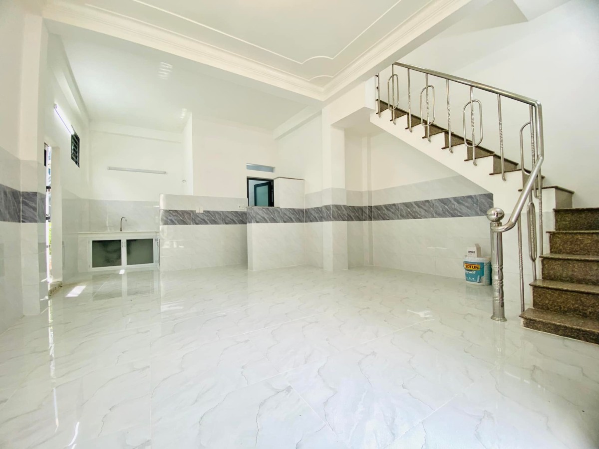 Bán nhà lô góc 3 tầng giá nhỉnh 4 tỷ còn thương lượng ngang 5m, lhcc