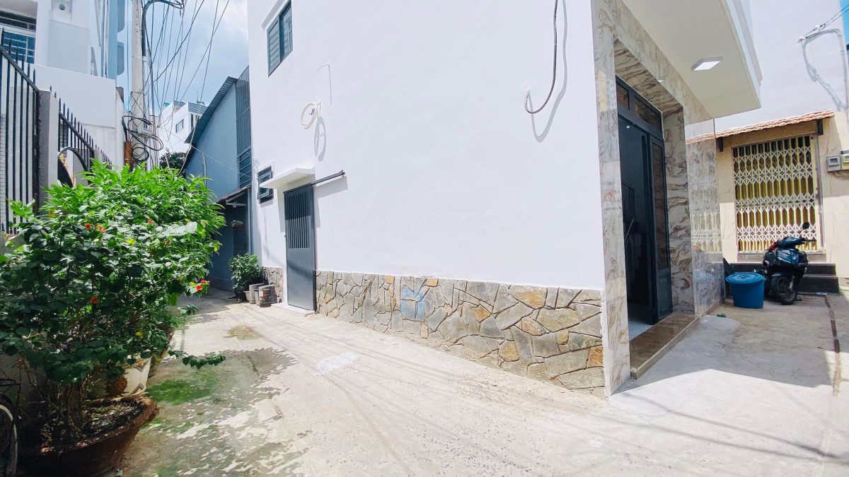 Bán nhà lô góc 3 tầng giá nhỉnh 4 tỷ còn thương lượng ngang 5m, lhcc