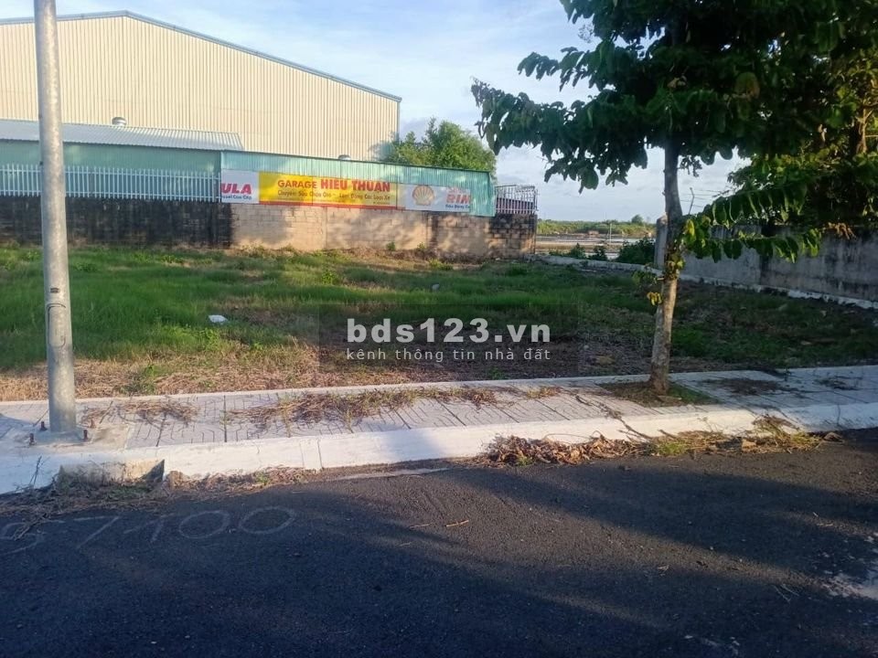 Khách kẹt tiền bán gấp lô đất ngay thị trấn Long Điền, Bà Rịa - Vũng Tàu, chỉ 15tr/m2.