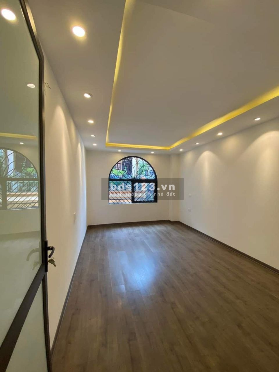Bán Nhà Phố Trần Duy Hưng 40m2 5T MT4.5 KD giá 7.5 tỷ