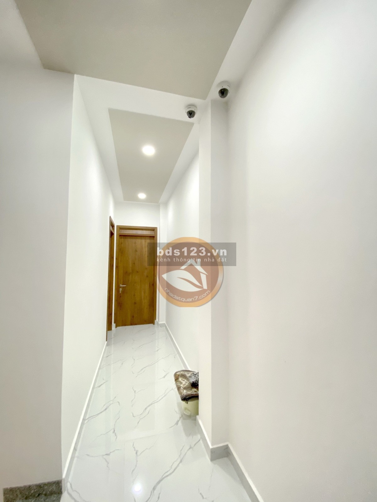 Nhà 3 lầu thu nhập cao hẻm xe hơi ra vào thoải mái 60 Lâm Văn Bền, Quận 7