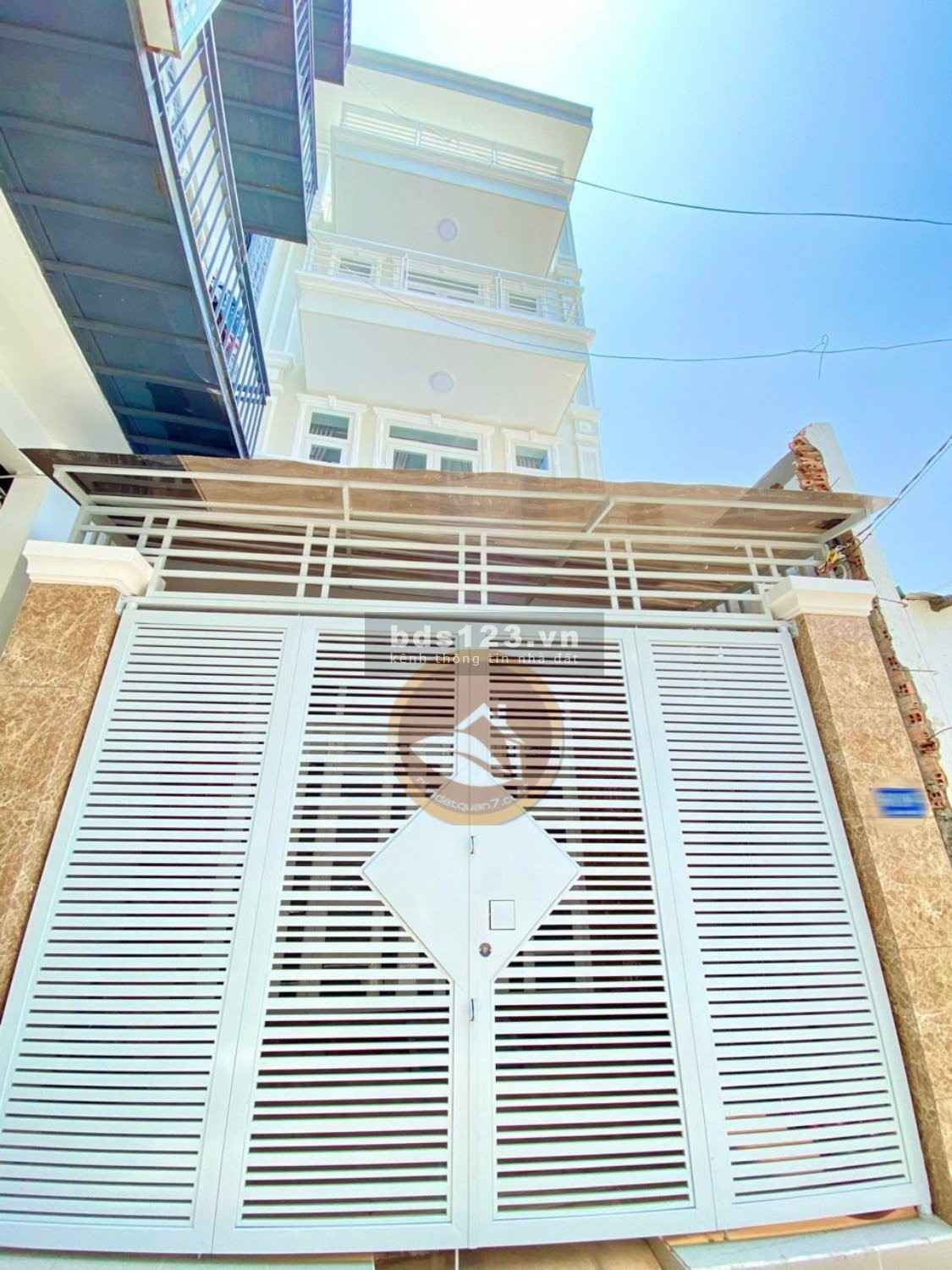 Nhà 3 lầu thu nhập cao hẻm xe hơi ra vào thoải mái 60 Lâm Văn Bền, Quận 7