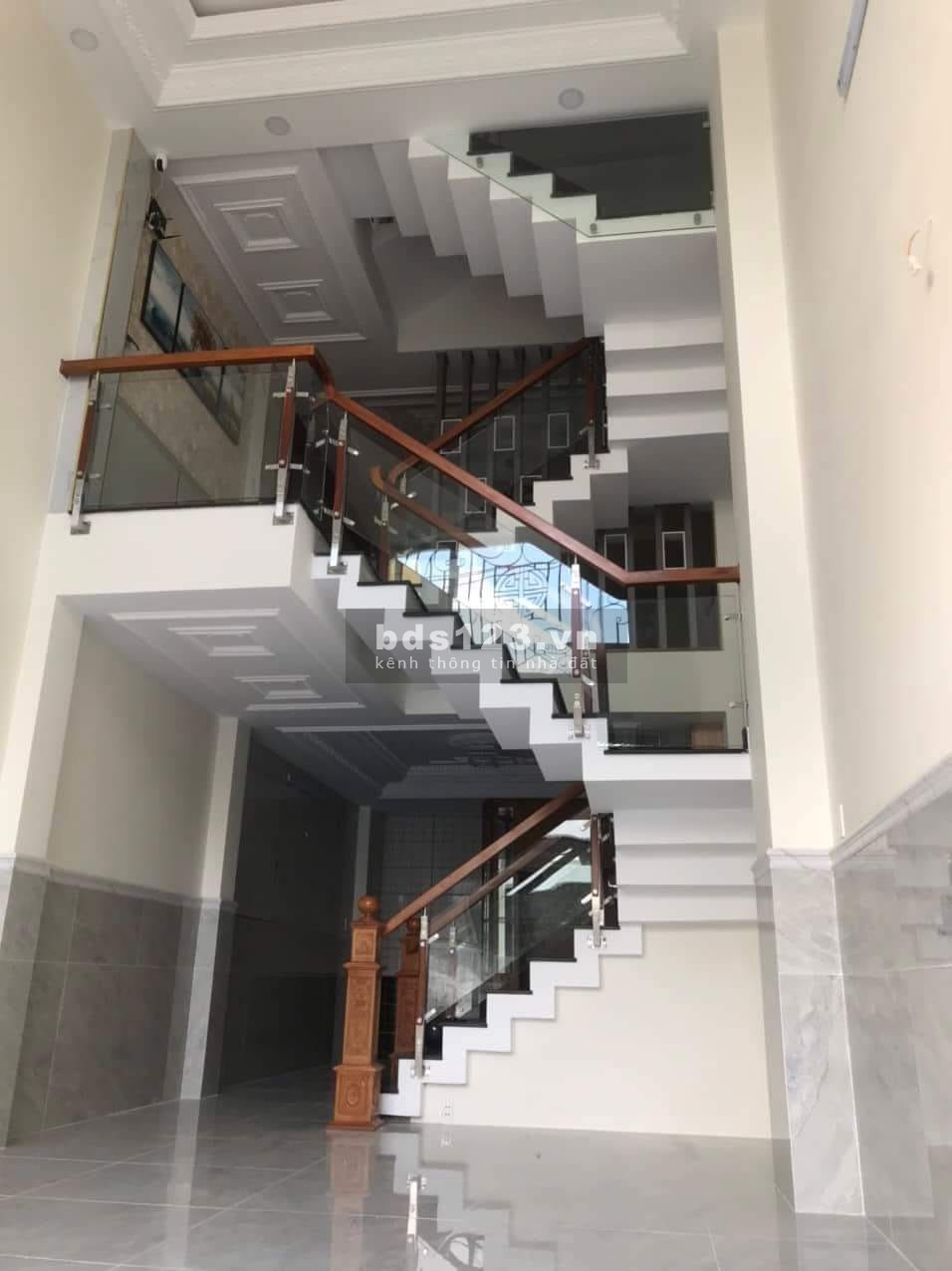 Nhà 5 tầng Phan Văn Hớn hẻm thông tứ tung xe hơi ngủ trong nhà nhỉnh 7 tỷ