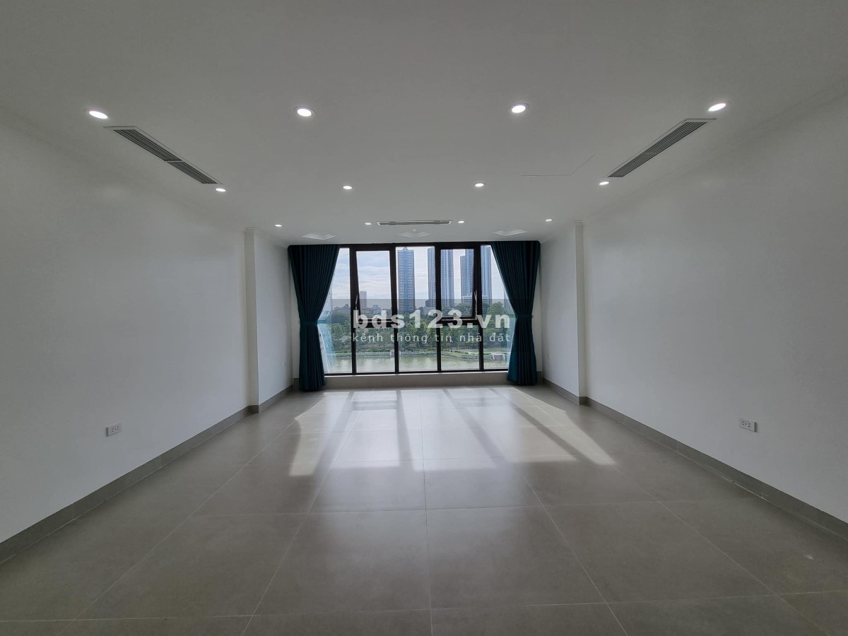 Toà nhà Văn phòng Mặt phố khu vực Cầu Giấy, DT55m2x 6 tầng, MT5,1m thang máy, vỉa hè rộng, giá 20 tỷ
