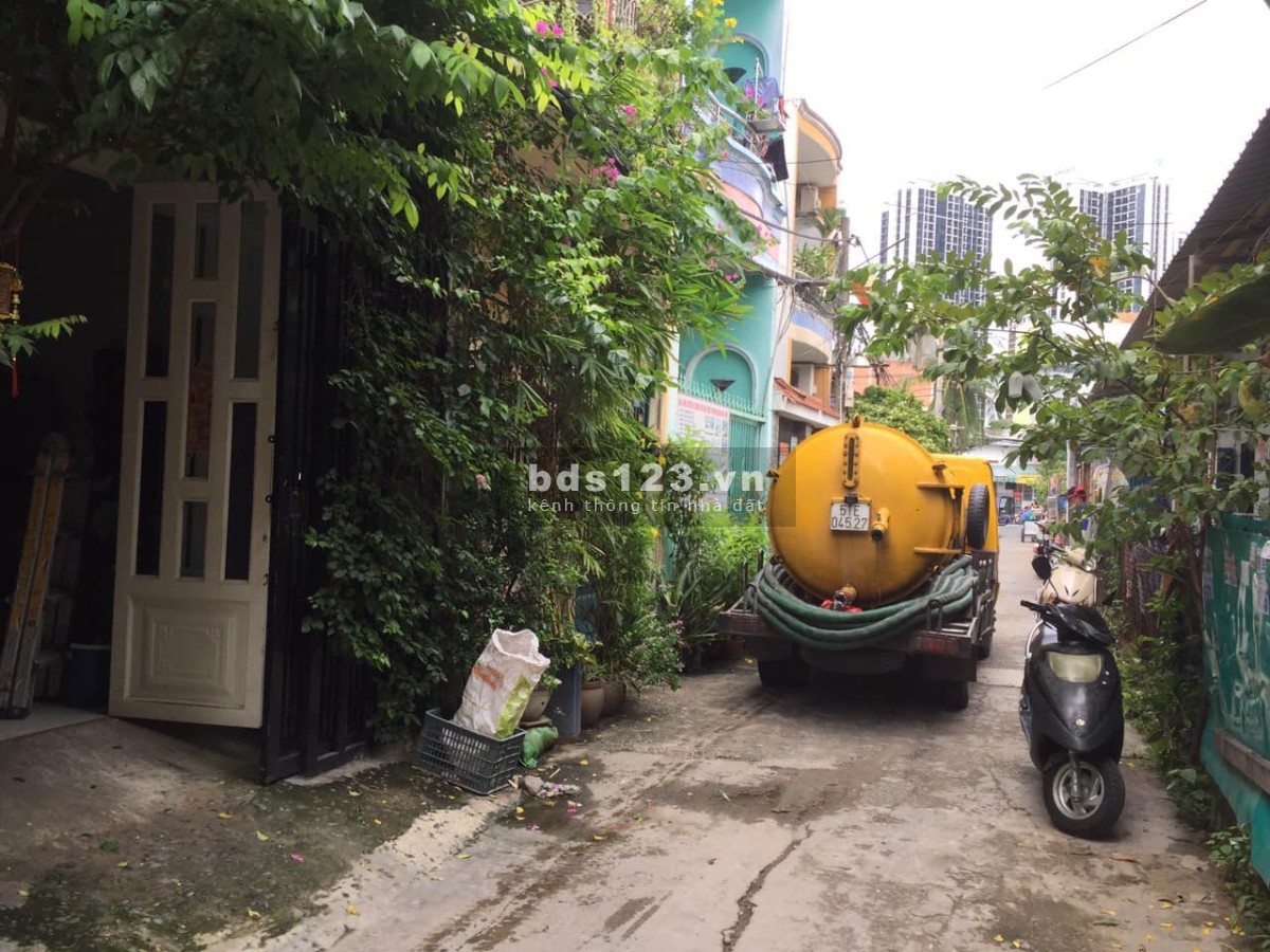 Cực hiếm xe hơi đỗ cữa gần ĐH Marketing 1 trệt 2 lầu 5PN giá giảm mạnh giá chỉ 6.7 tỷ