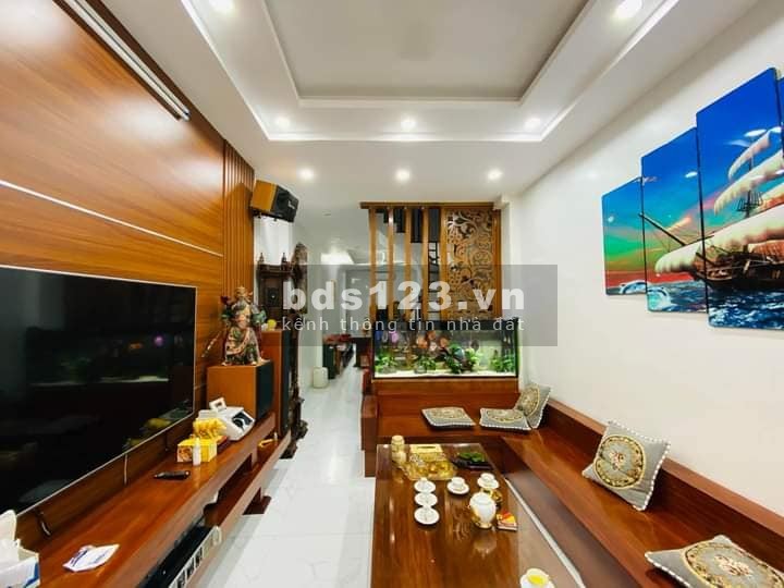 Bán nhà Kim Đồng, Hoàng Mai 54m x 5 tầng, mặt tiền 3.4m, giá 8.9 tỷ.