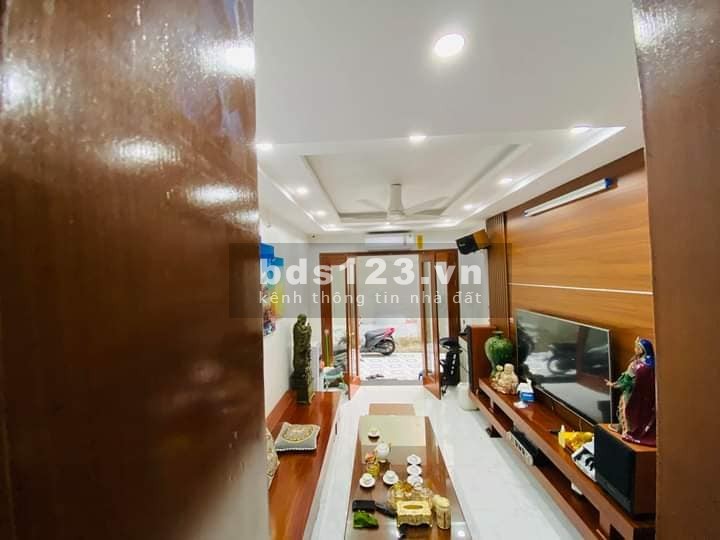 Bán nhà Kim Đồng, Hoàng Mai 54m x 5 tầng, mặt tiền 3.4m, giá 8.9 tỷ.