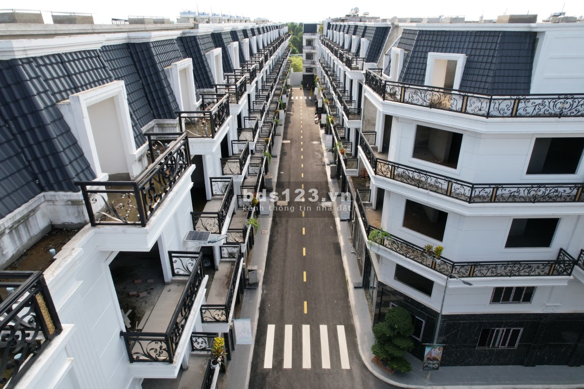Nhà phố liền kề view đẹp tại Quận 12 liên hệ 0785604662