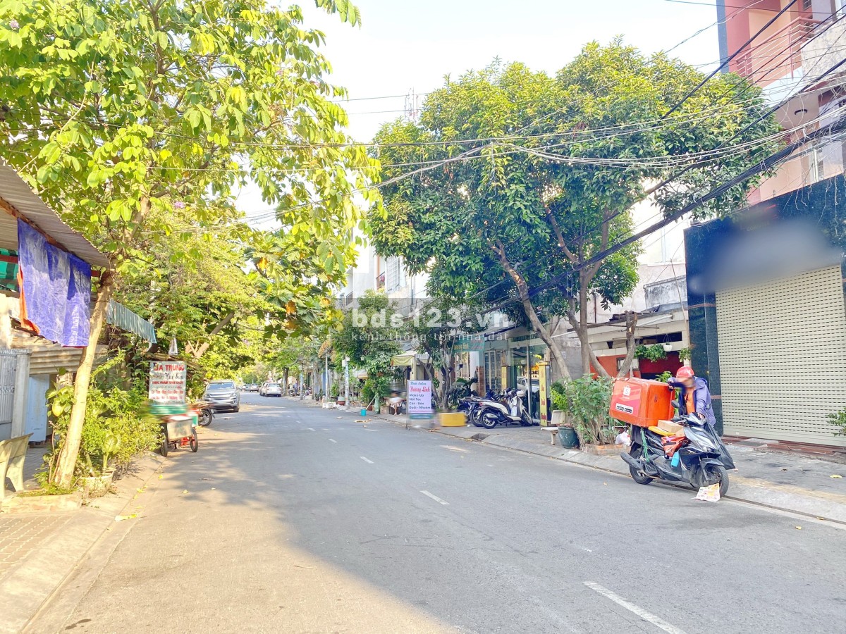 Chính chủ bán đất thổ cư vị trí đẹp mặt tiền đường số Quận 7, giá đầu tư
