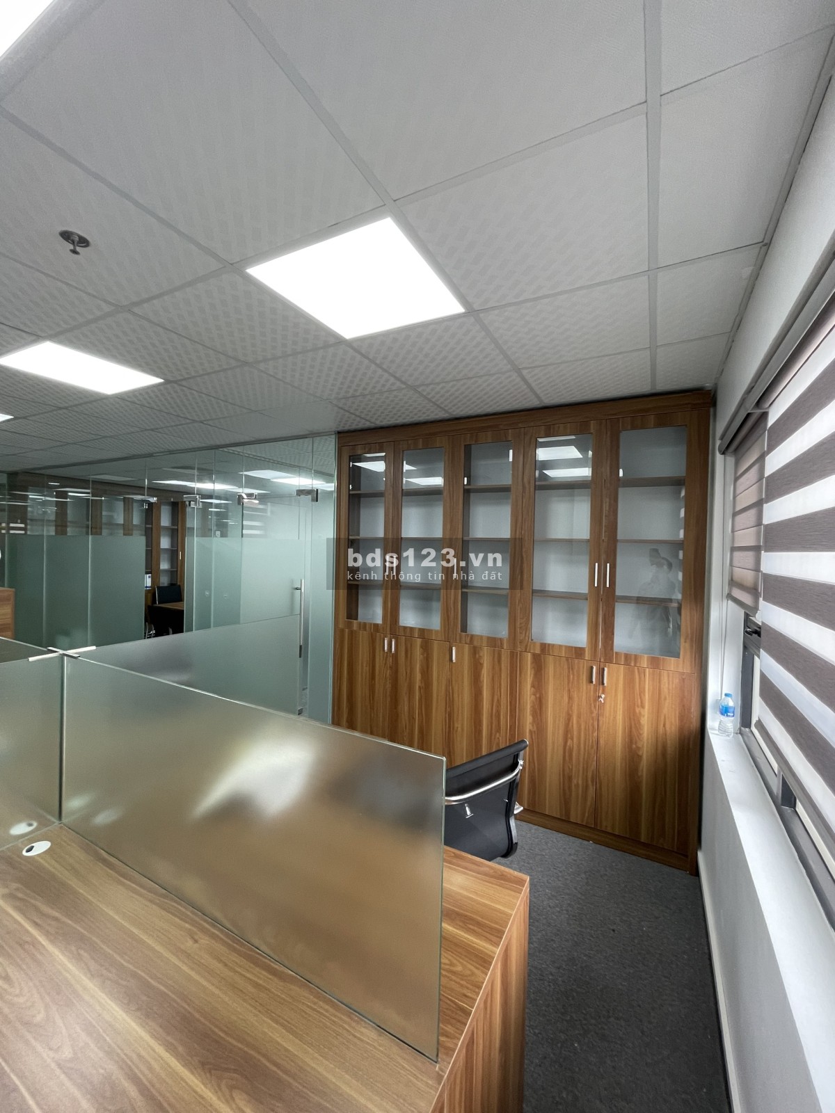 Cho thuê Văn phòng diện tích 62m2, đầy đủ nội thất và tiện nghi, lh 0913977819