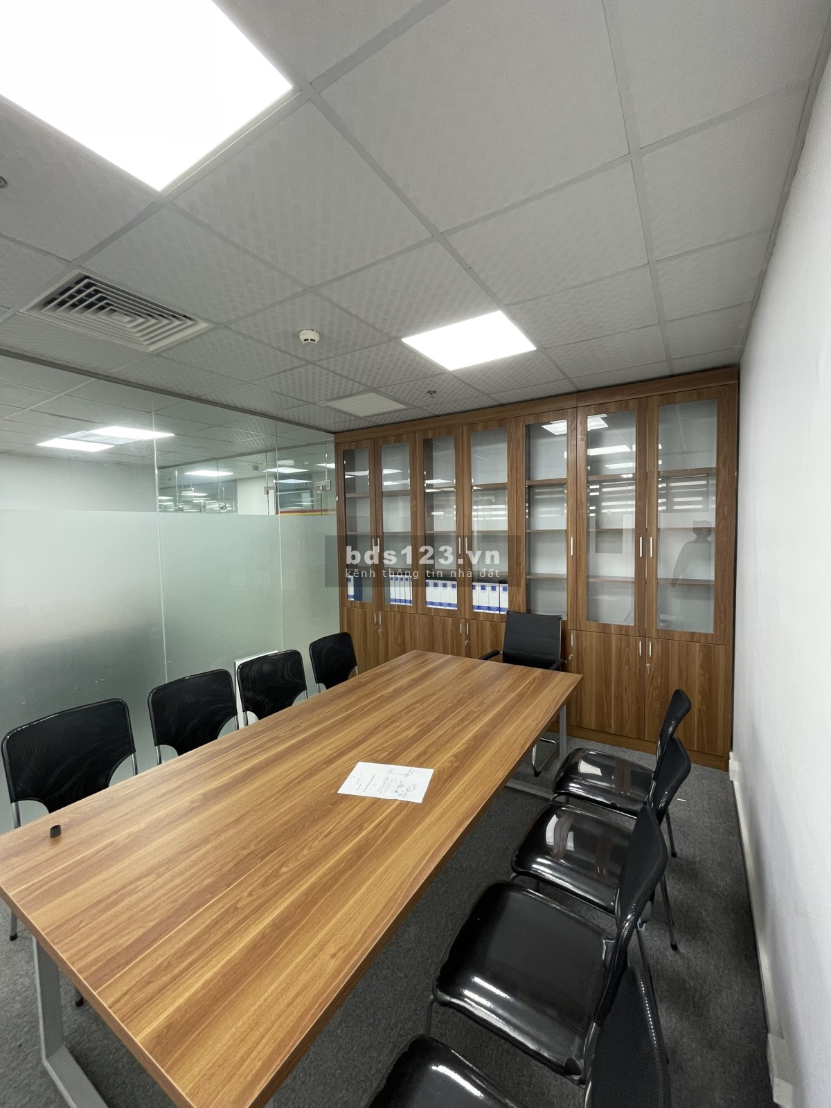 Cho thuê Văn phòng diện tích 62m2, đầy đủ nội thất và tiện nghi, lh 0913977819