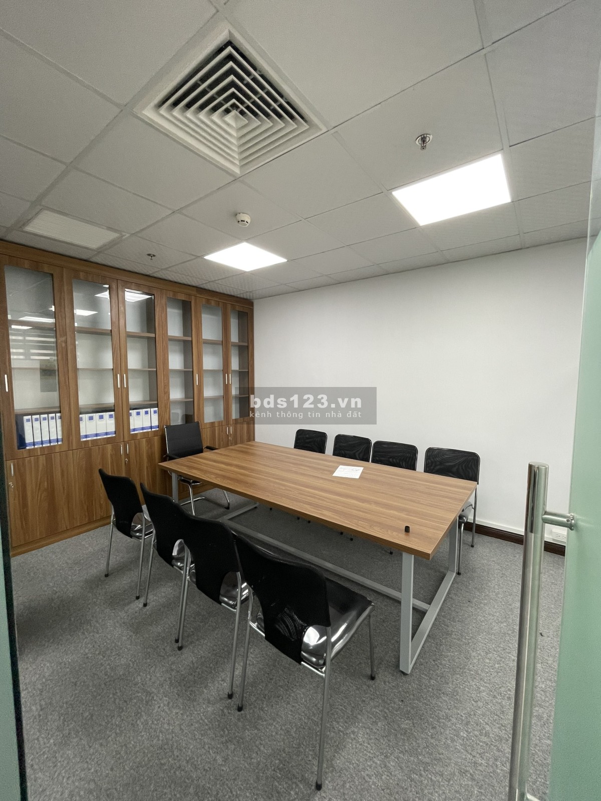 Cho thuê Văn phòng diện tích 62m2, đầy đủ nội thất và tiện nghi, lh 0913977819