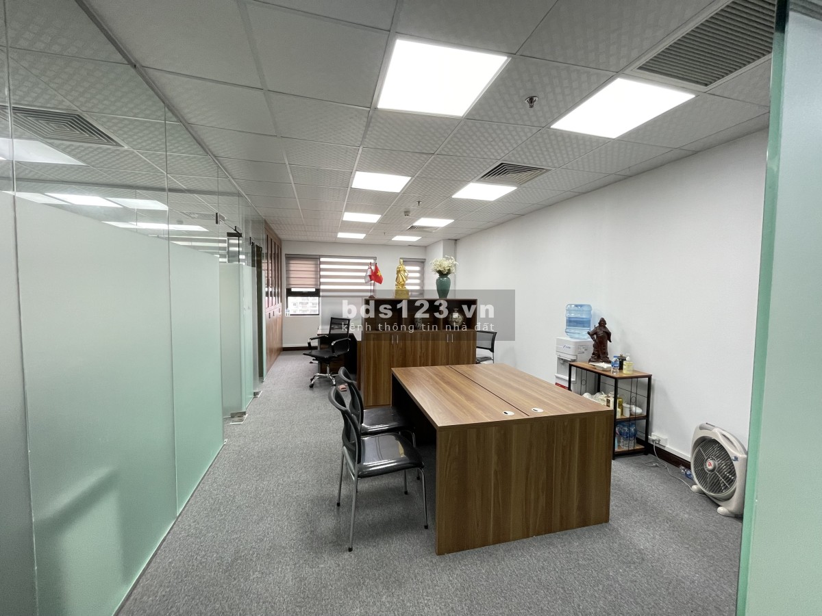 Cho thuê Văn phòng diện tích 62m2, đầy đủ nội thất và tiện nghi, lh 0913977819