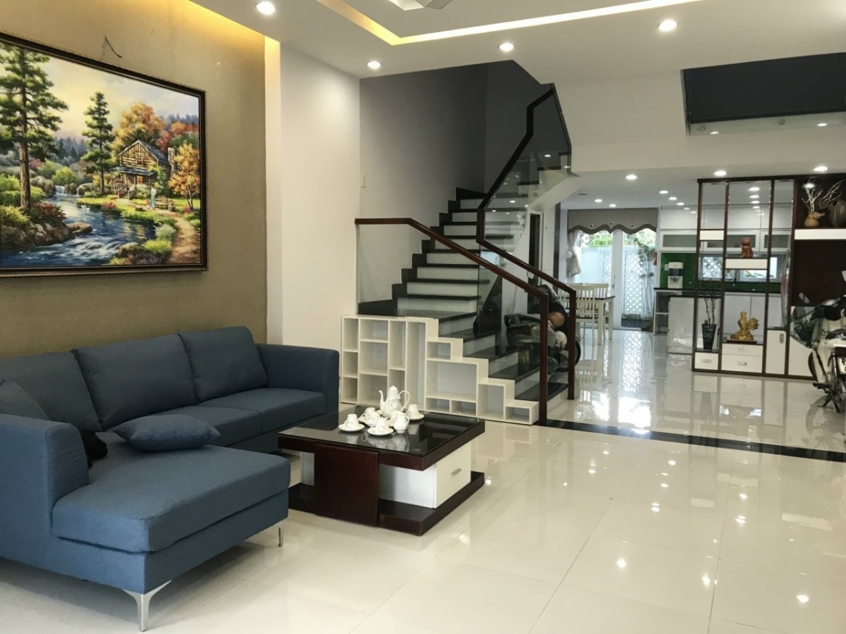 Bán nhà nguyên căn 4 tầng đường Núi Thành Đà Nẵng giá tốt để mua vào