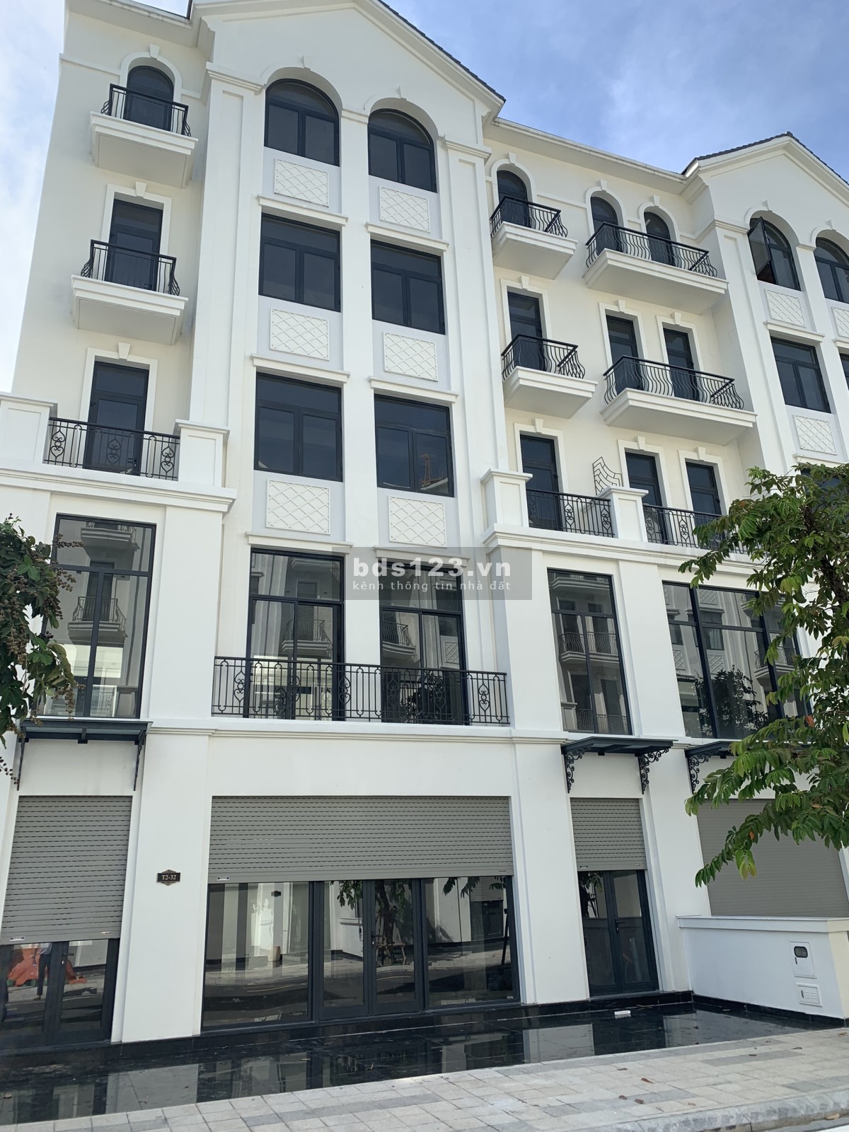 Bán nhanh căn nhà phố Vinhomes Grand Park phân khu manhattan giá tốt nhất thị trường LH 0976911146