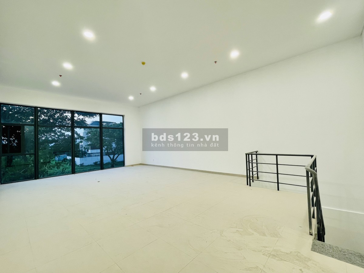 Bán shophouse tại chung cư Thủ Thiêm Dragon Quận 2. DT 116m2 trệt + lầu mặt tiền đường Quách Giai