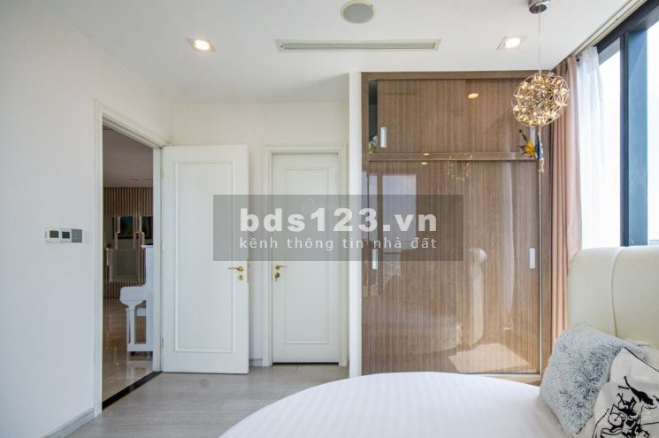 Bán nhà MT Lê Thị Bạch Cát, P13, Quận 11, giá 13 tỷ thương lượng