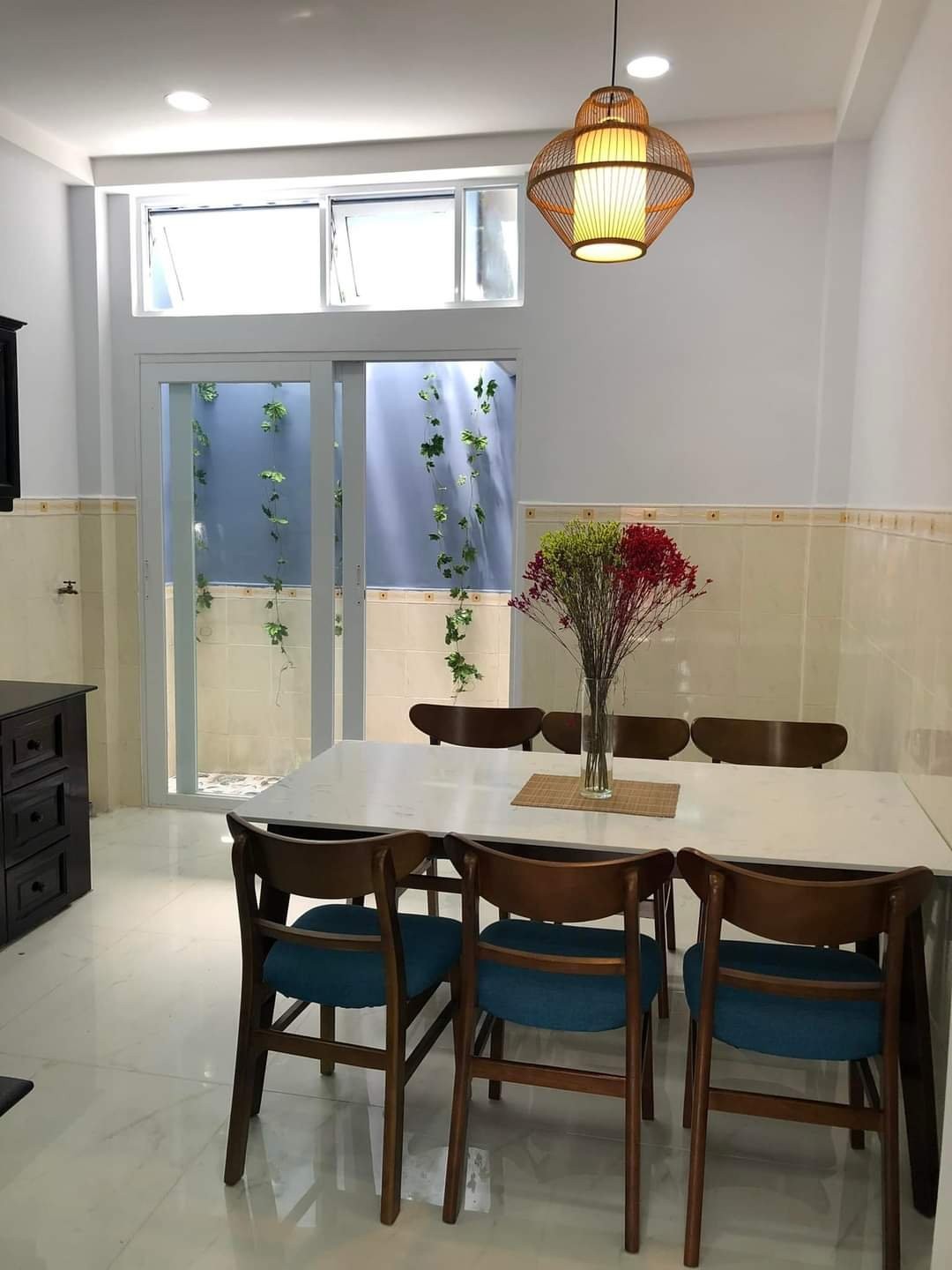 Nhà giá rẻ bất ngờ tại khu vực Trung Tâm Q 8 giá 7.98 tỷ . 80 m 2 - Có sân đậu xe hơi. Thương