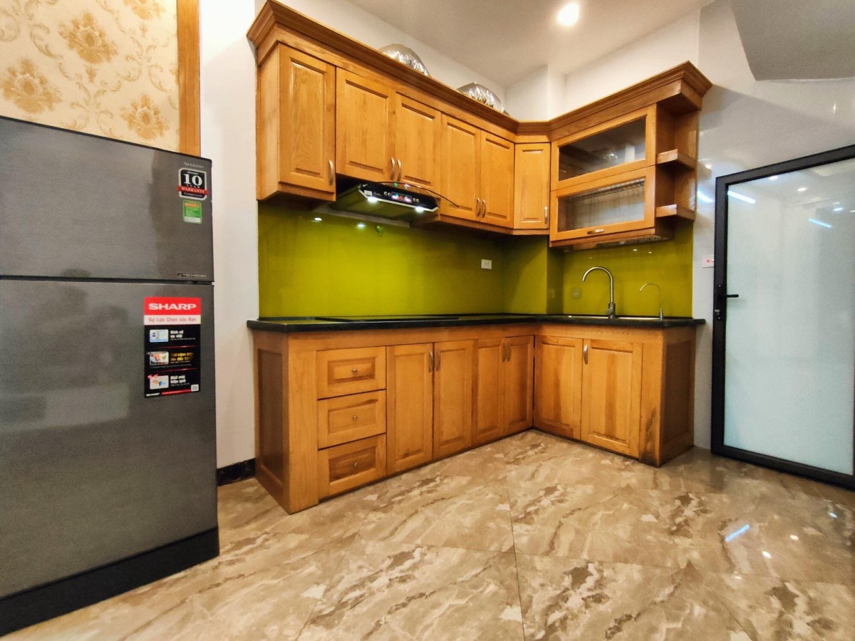 Bán nhà Trần Thái Tông 30M x 5 tầng, cách phố vài bước chân, 4.3 tỷ.