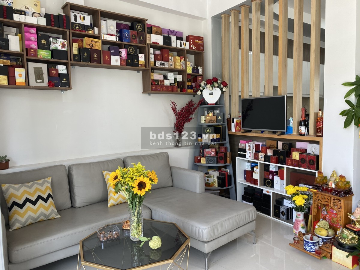 Bán nhà 1 trệt 4 lầu. sổ hồng riêng, full thổ cư, hướng tây nam ở TP Thủ Đức