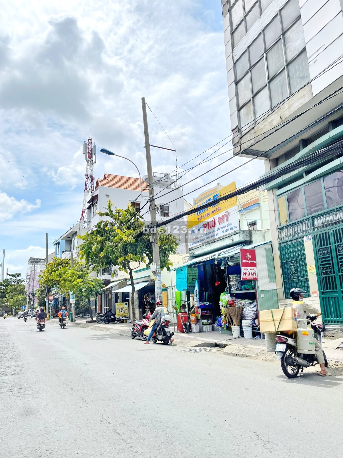 Bán nhà riêng MT đường Nguyễn Văn Quỳ, Quận 7 giá chỉ 8,5 tỷ đồng