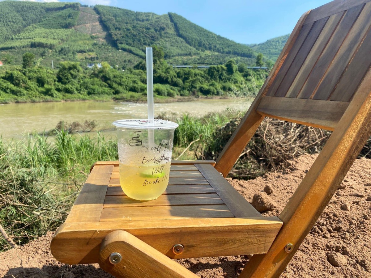 Gia đình có mảnh 6525m, 400m thổ cư mặt tiền 200m đường betong 4m Bám bờ sông 90m Giá 3ty9 bao sổ.
