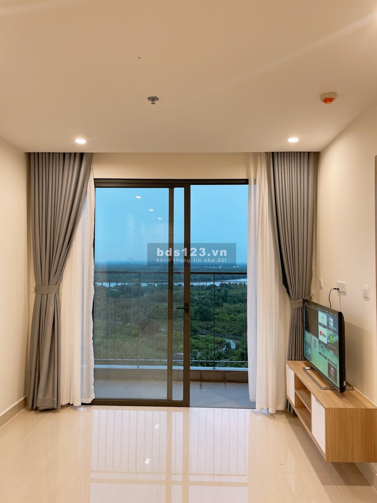 Chính chủ bán gấp 2 phòng ngủ, 2 wc dt 68m2, view sông biệt thự full nội thất giá rẻ nhất thị trường