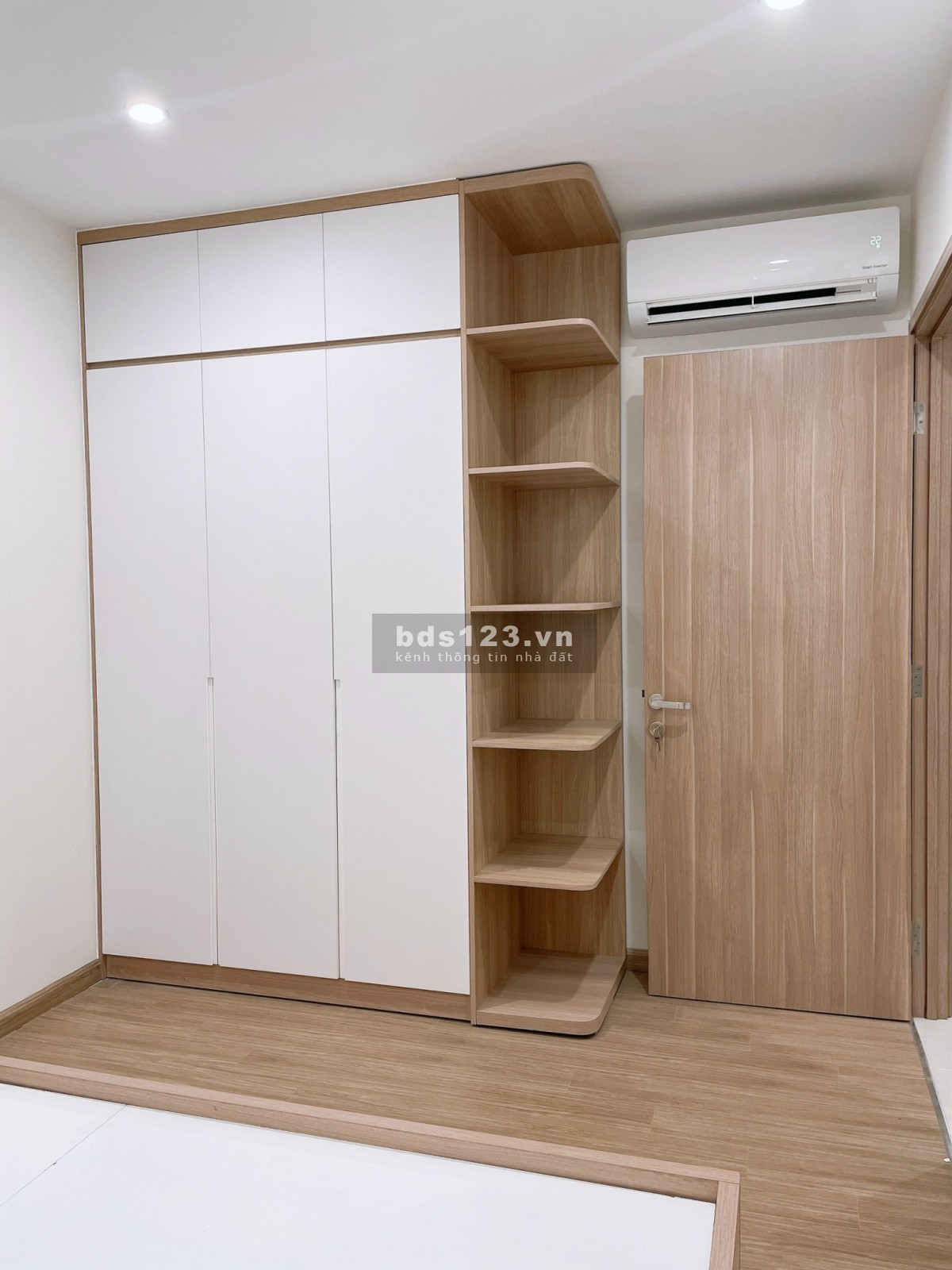 Chính chủ bán gấp 2 phòng ngủ, 2 wc dt 68m2, view sông biệt thự full nội thất giá rẻ nhất thị trường